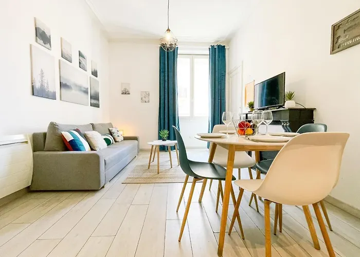 #b3 Light Pink T2 Near Jaurès Estacade Luminous *