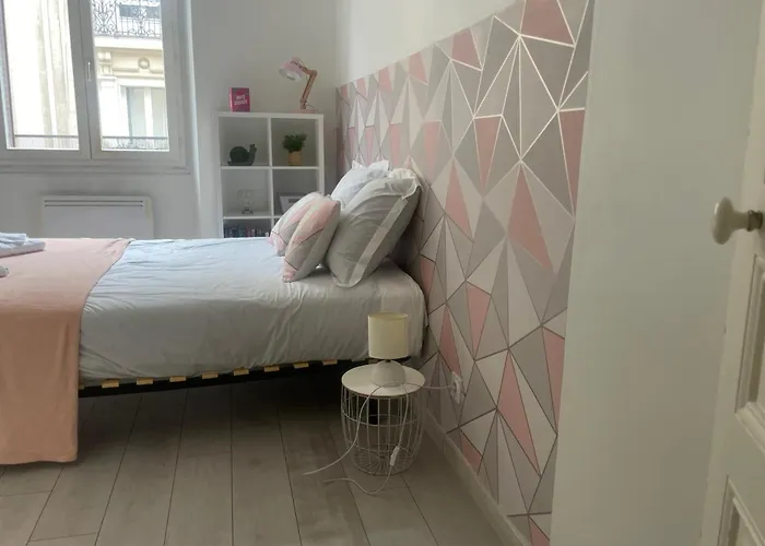 #b3 Light Pink T2 Near Jaurès Estacade Luminous